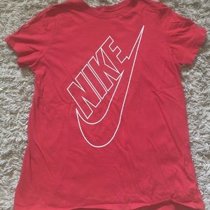 A very comfortable Nike t-shirt 🌹.